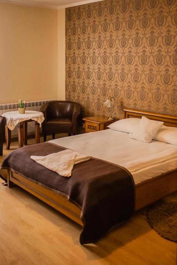 Hotel Przedzamcze Dzialdowo Esterno foto