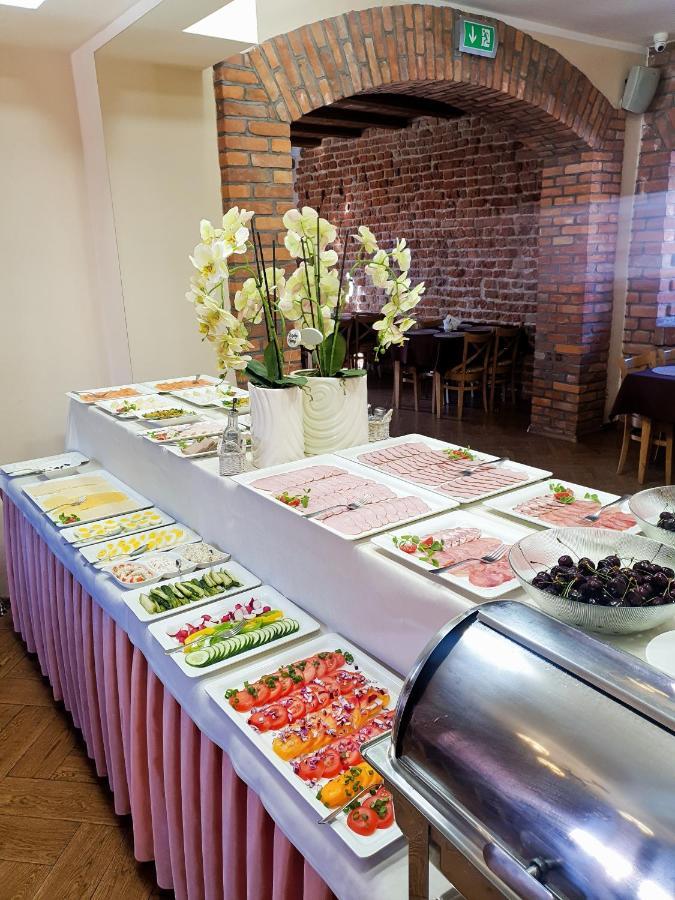 Hotel Przedzamcze Dzialdowo Esterno foto